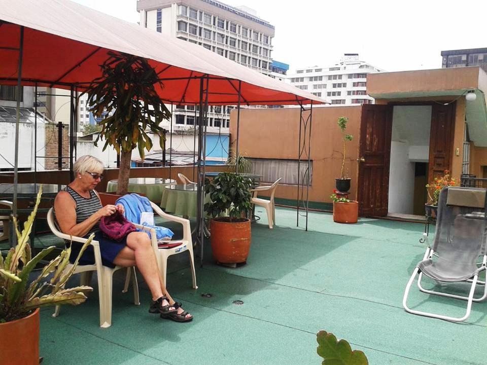 Jhomana Guesthouse Кито Экстерьер фото